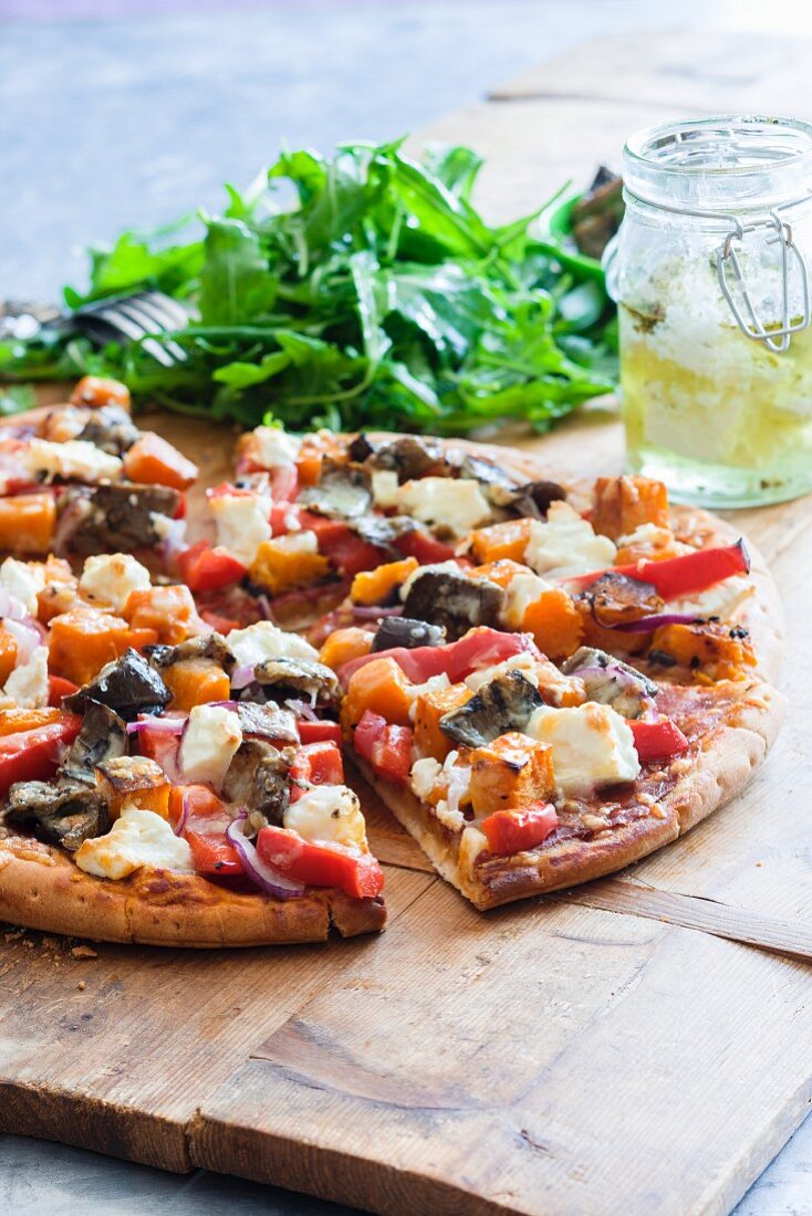 Vegetable pizza with feta cheese