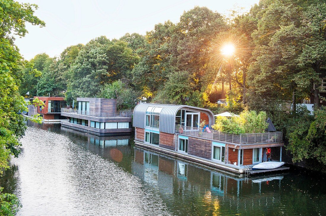 House boats on the Eilbekkanal, seen from the Wagnerstrasse bridge