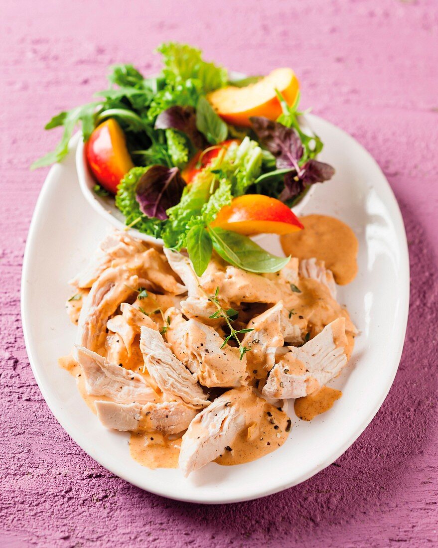 Chicken breast with curry mayonnaise and a side salad