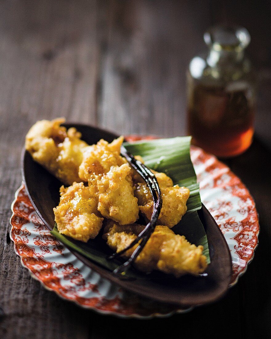 Bananenfritters mit Kokos, Vanille & Limettensirup (Madagaskar)