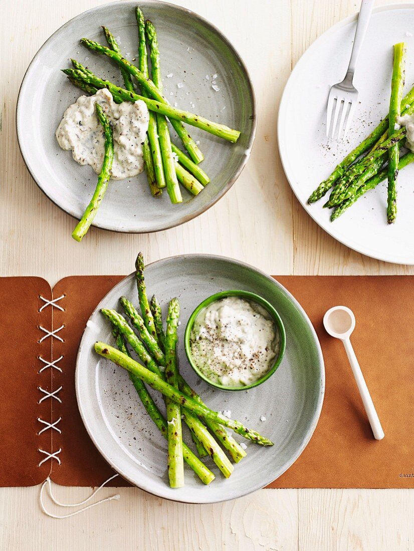 Asparagus with walnut mayonnaise