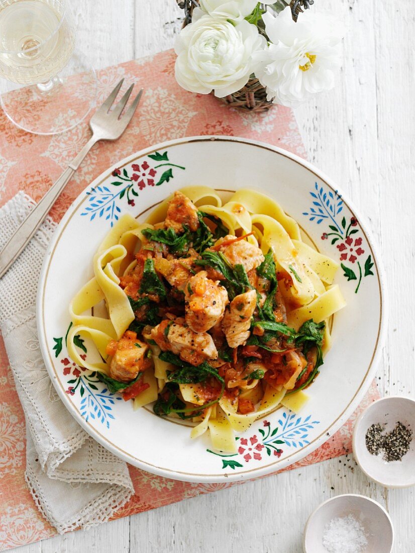 Tagliatelle with chicken and vegetables