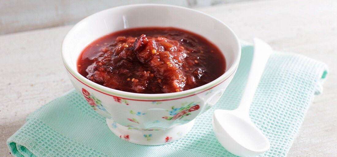 Spicy rhubarb chutney with chilli and cranberries