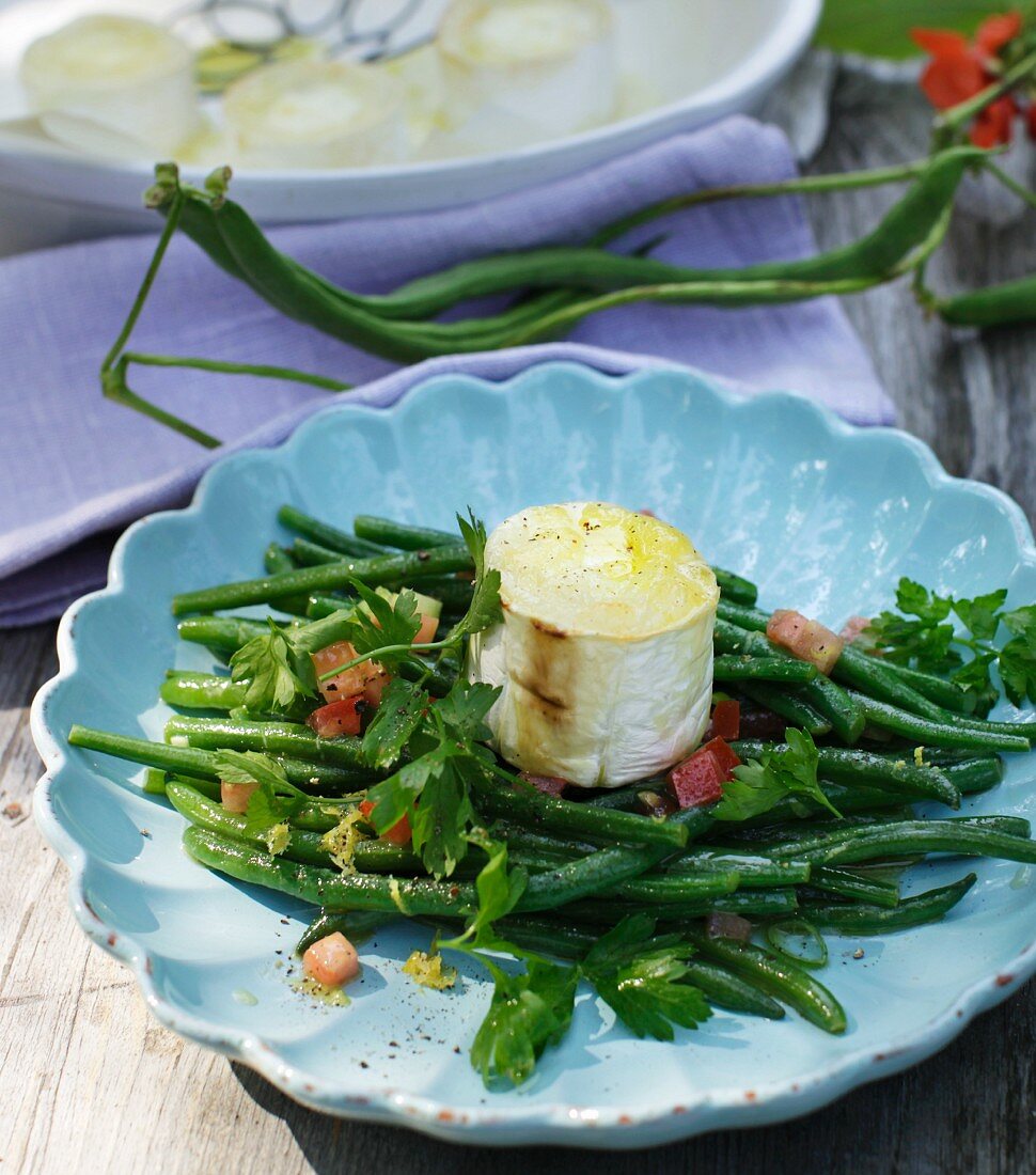 Grüner Bohnensalat mit Ziegenkäse aus dem Ofen