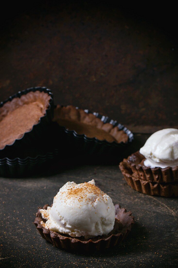 Homemade ice cream with coconut sugar in chocolate tartlet bases