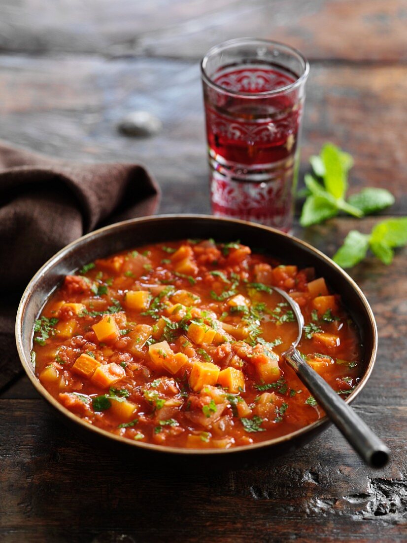 Spicy red lentil soup (India)