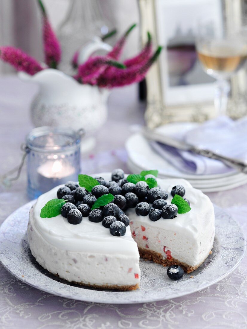 Cheesecake with summer berries, sliced
