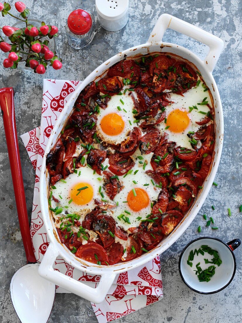 Tomato bake with baked eggs