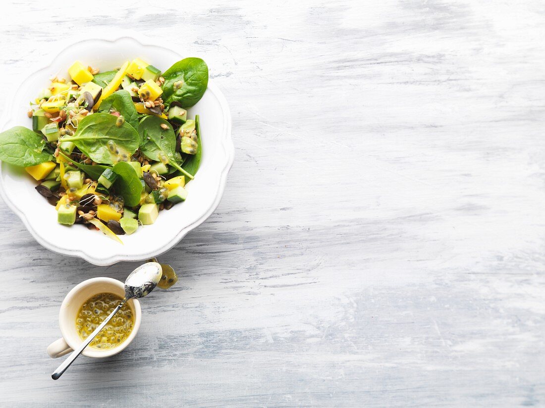 Fruity spinach salad with mango, cucumber, pepper and avocado