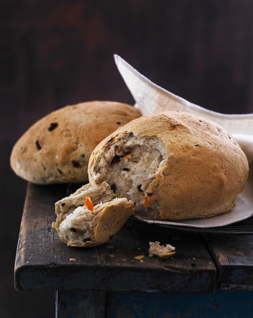 Olive and carrot bread