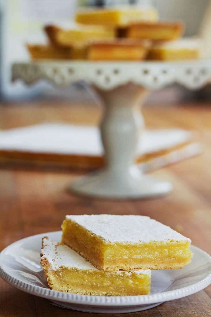 Lemon slices with icing sugar