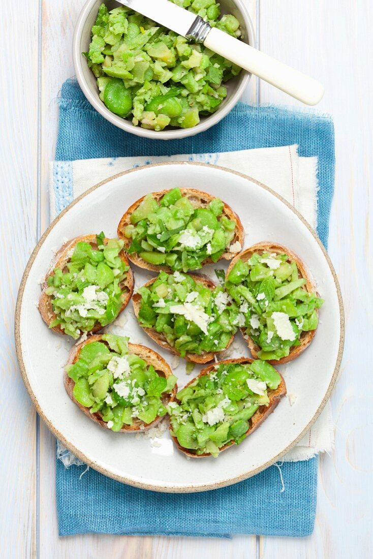 Crostini topped with broad beans and mint