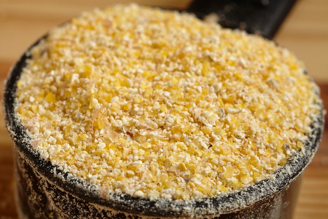 Coarsely ground corn flour for polenta