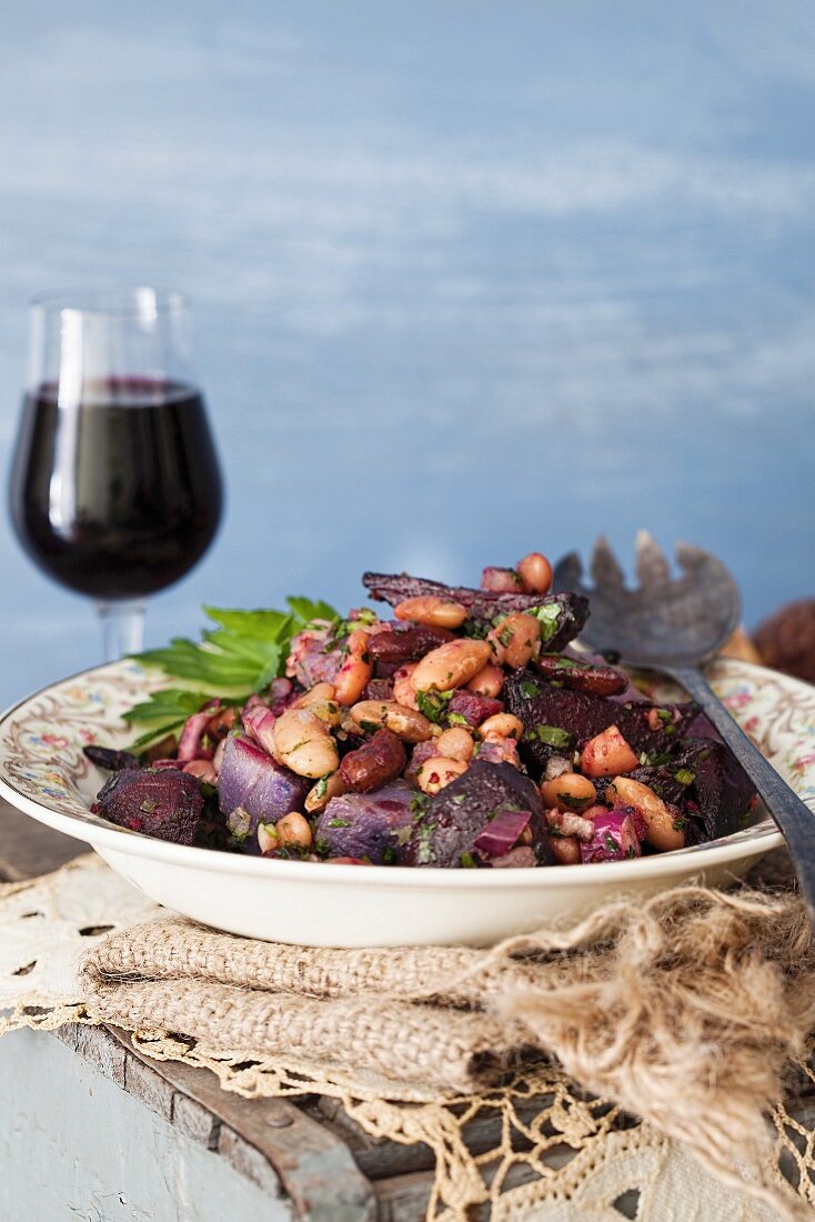 Warm salad with beans, potatoes and roasted beetroot