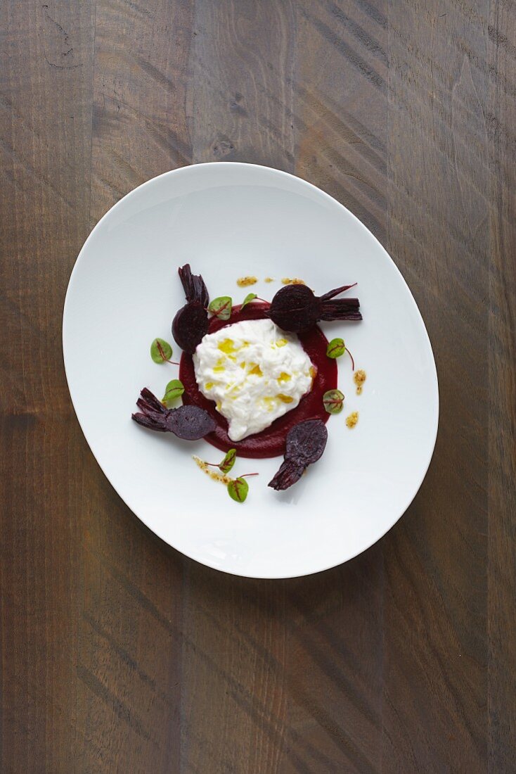 Burrata auf Roter Bete