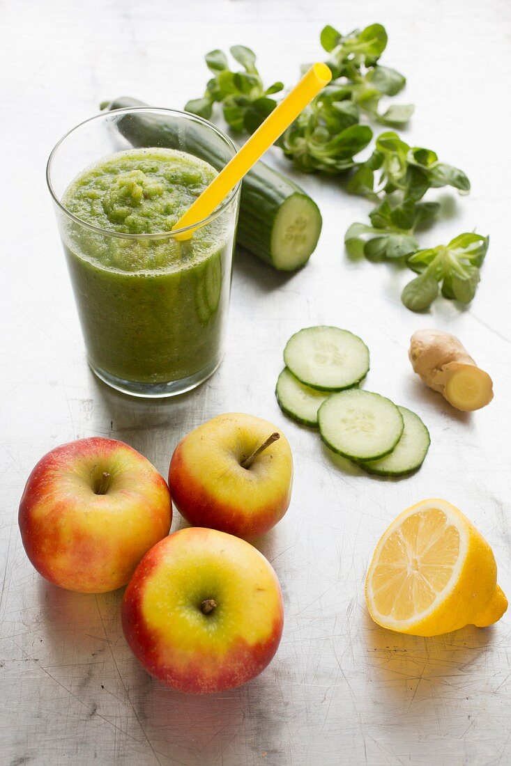 A green smoothie with ingredients