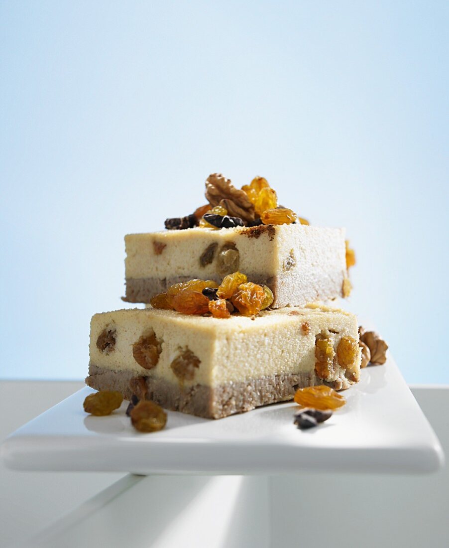 Cheesecake with raisins