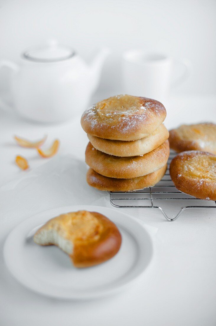 Selbstgebackene Mascarpone-Brötchen