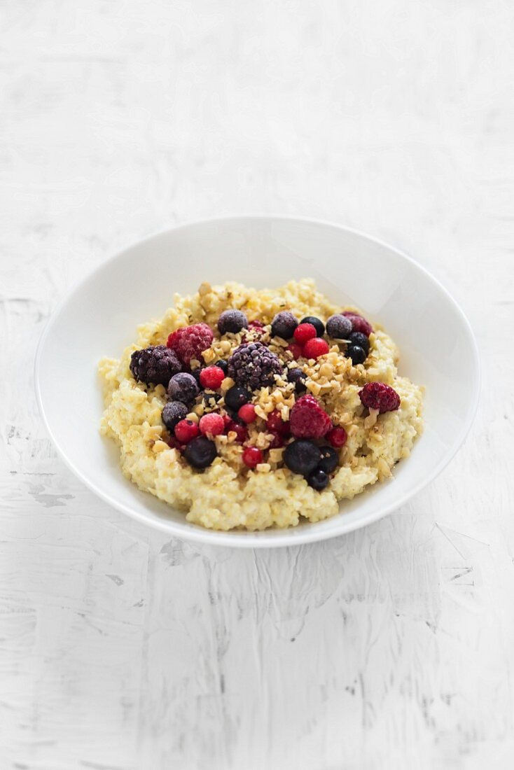 Creamy millet porridge with berries and nuts