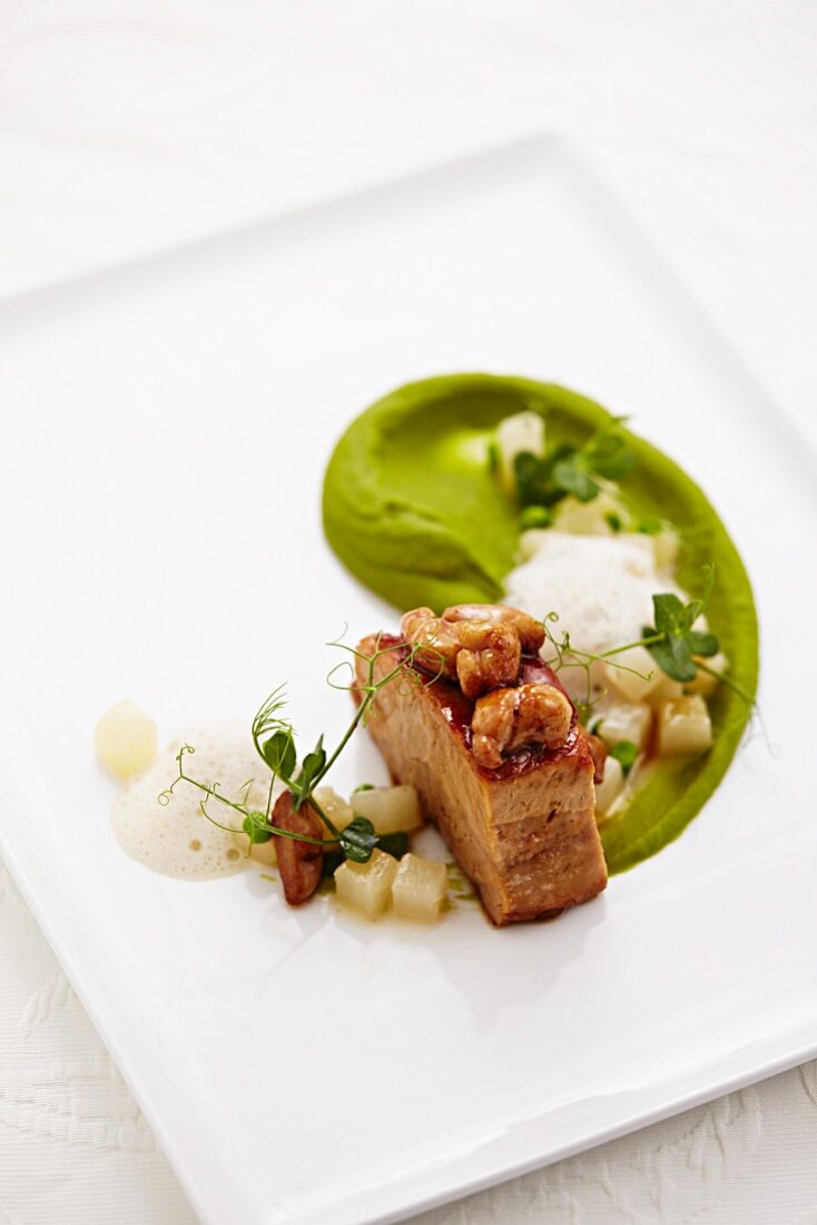 Braised knuckle of veal, glazed sweetbread, peas and kohlrabi