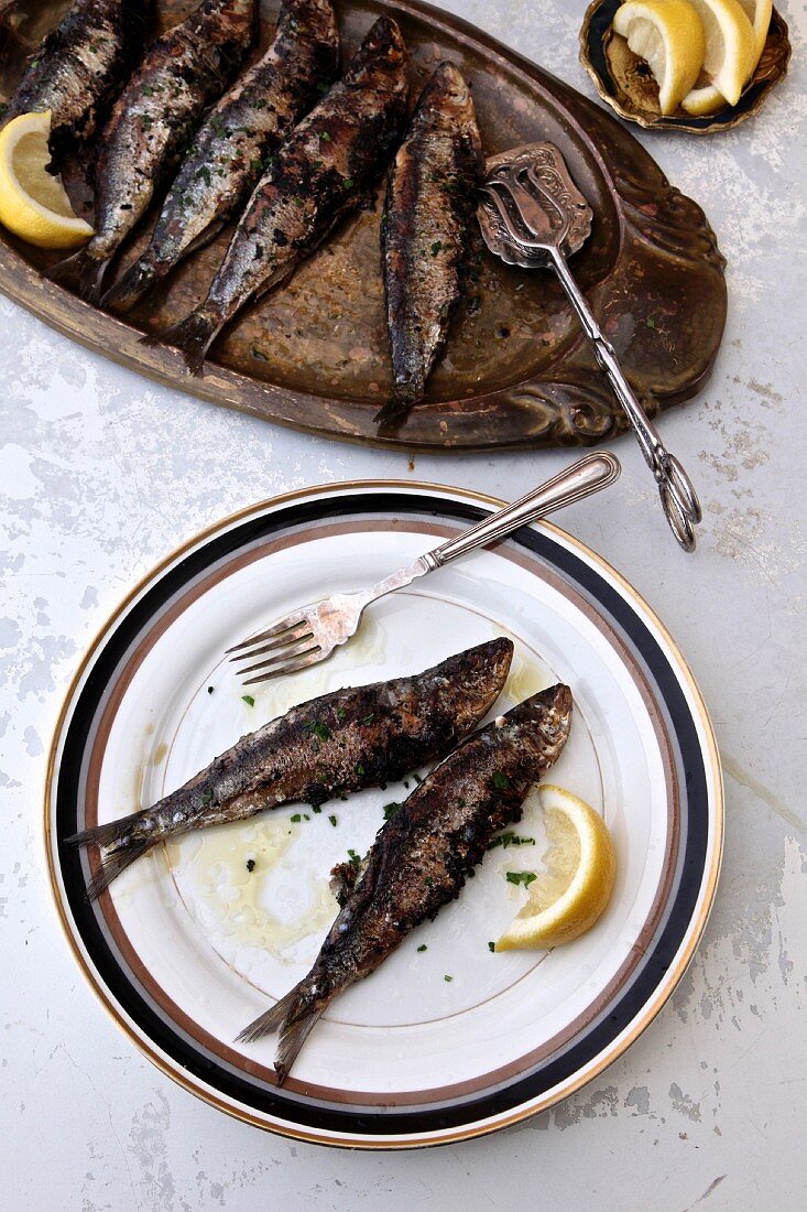 Grilled sardines with lemon wedges (Portugal)