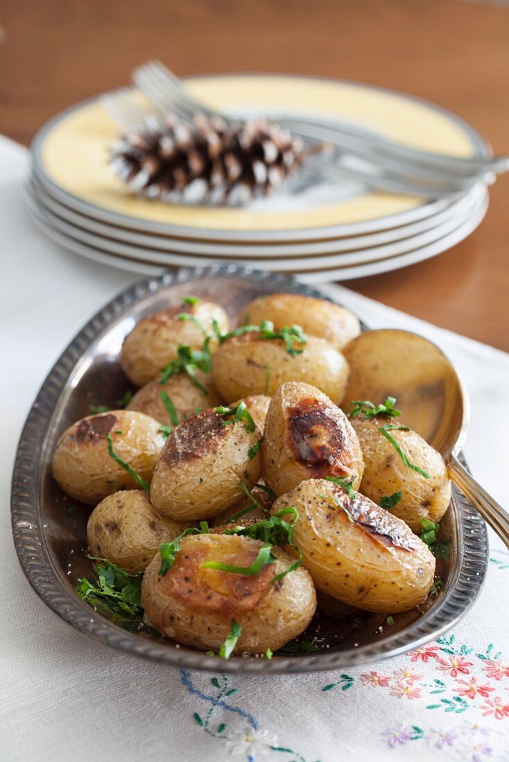 Boiled potatoes with fresh herbs