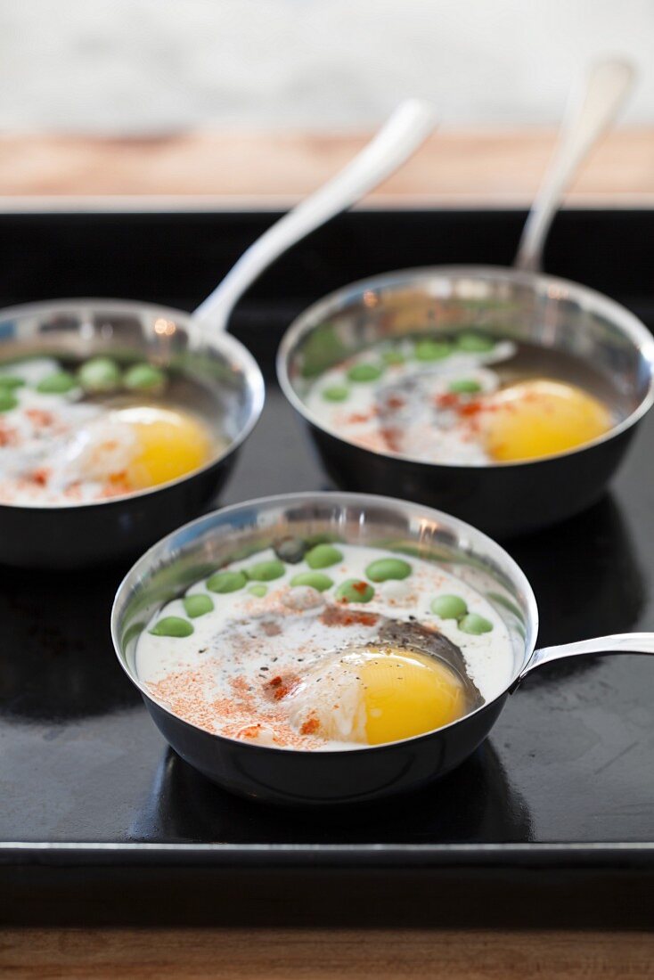 Oeufs en cocotte with mushrooms and peas
