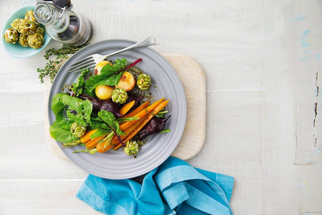 Salat von gebackener Rote Bete und Karotten