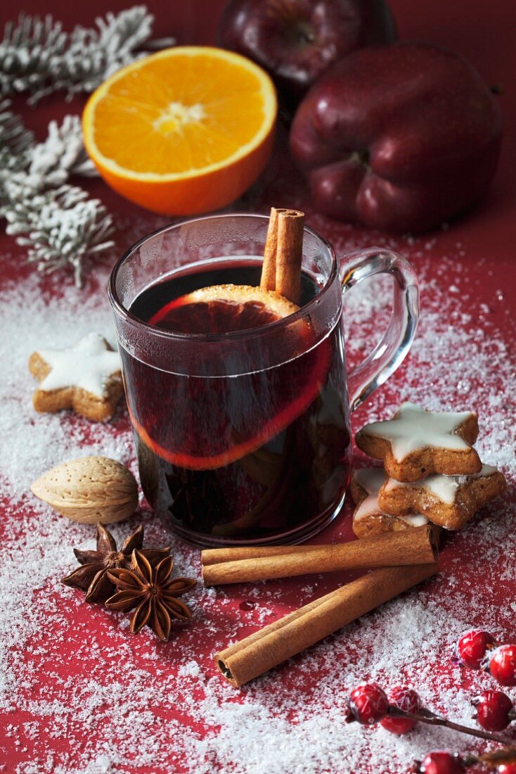 Mulled wine with a slice of orange and a cinnamon stick (Christmas)
