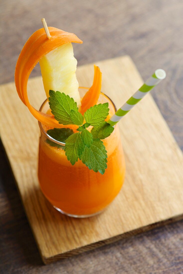 Karotten-Ananas-Smoothie mit Kurkuma