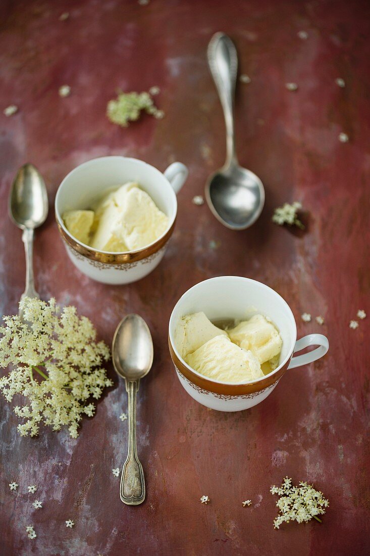 Vanilla ice cream in cups with elderflower sirup