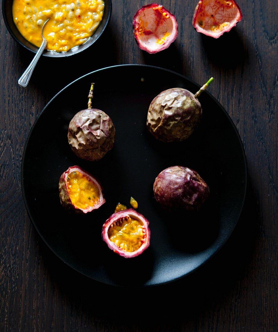 Passion fruits, whole and halved (seen from above)