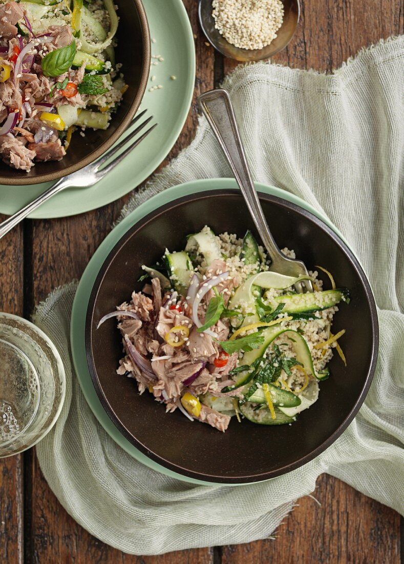 Couscous salad with tuna fish, courgette and onions