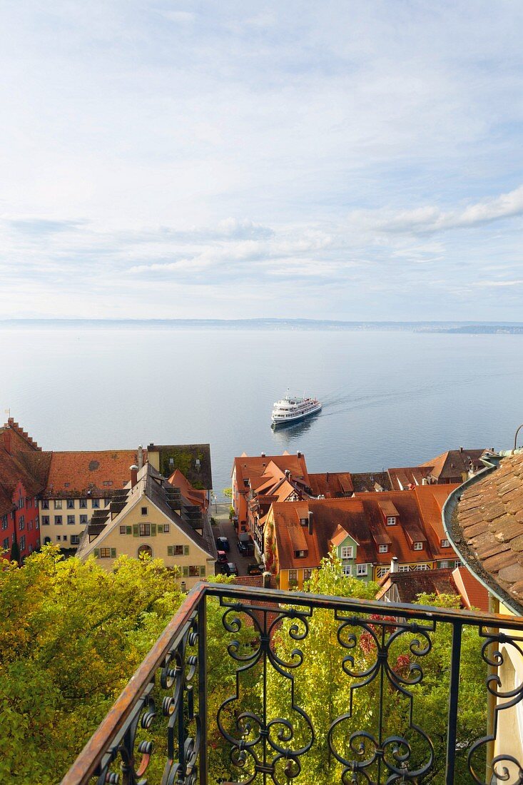 Blick auf die Unterstadt von Meersburg von der Schlossterasse aus