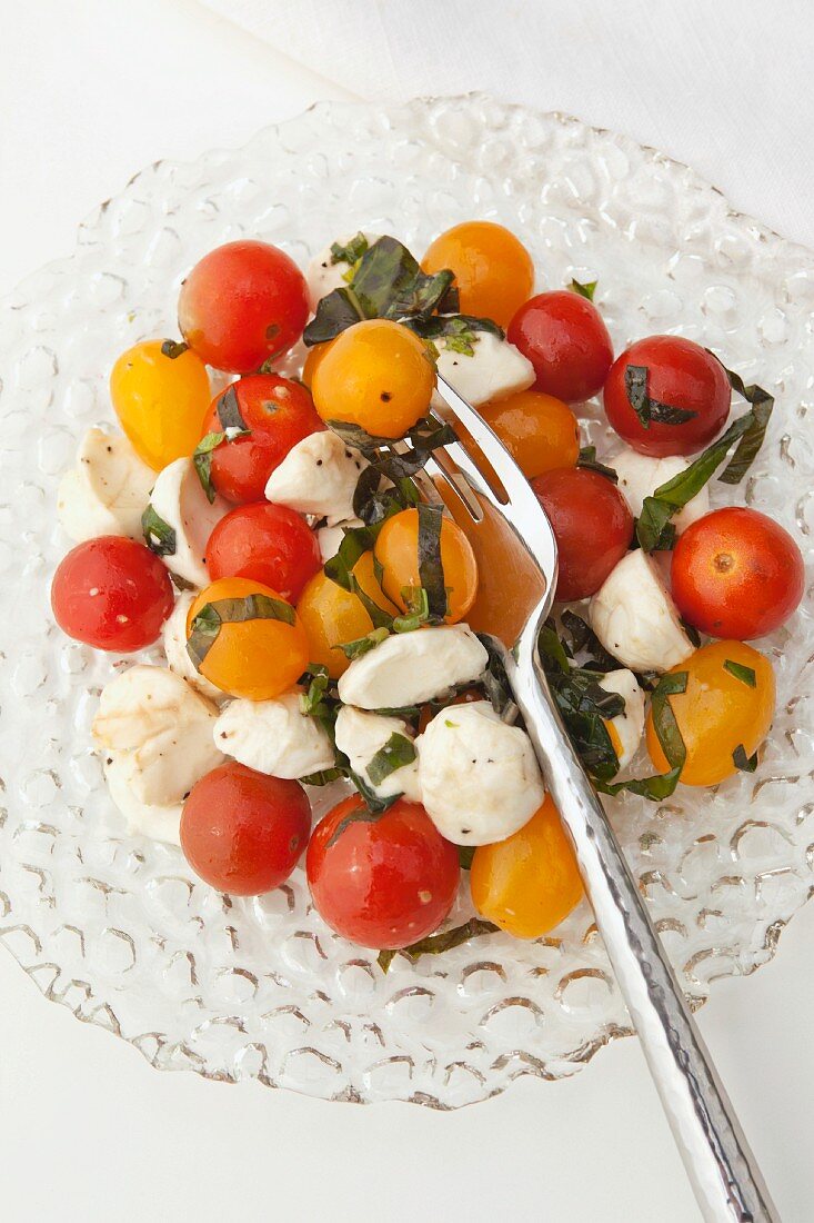 Tomato and mozzarella salad with basil