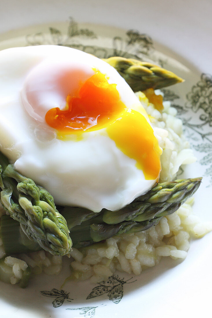 Asparagus risotto with a poached egg