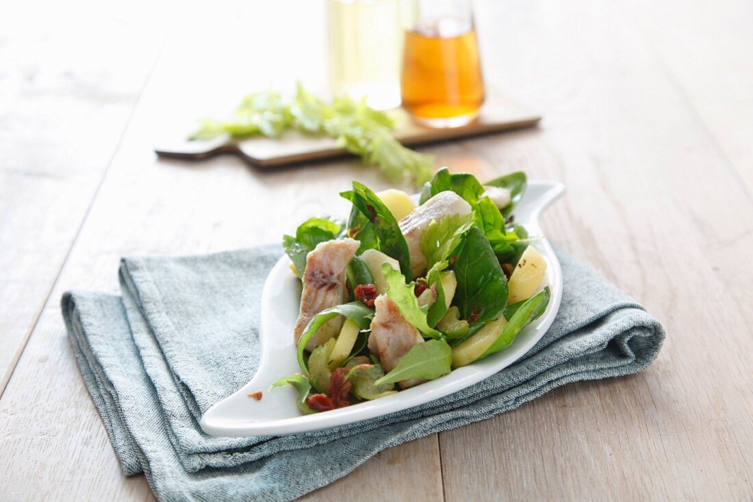 Niçoise salad with fish