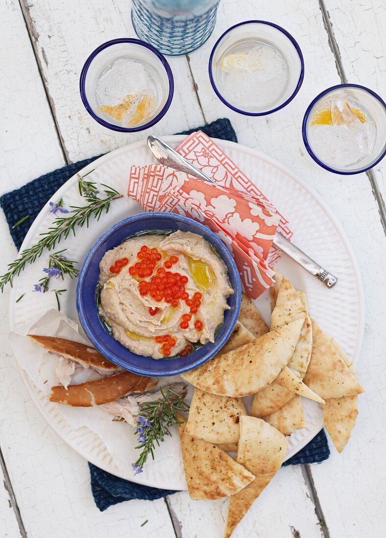 Taramasalata mit Pitabrot und Lachskaviar