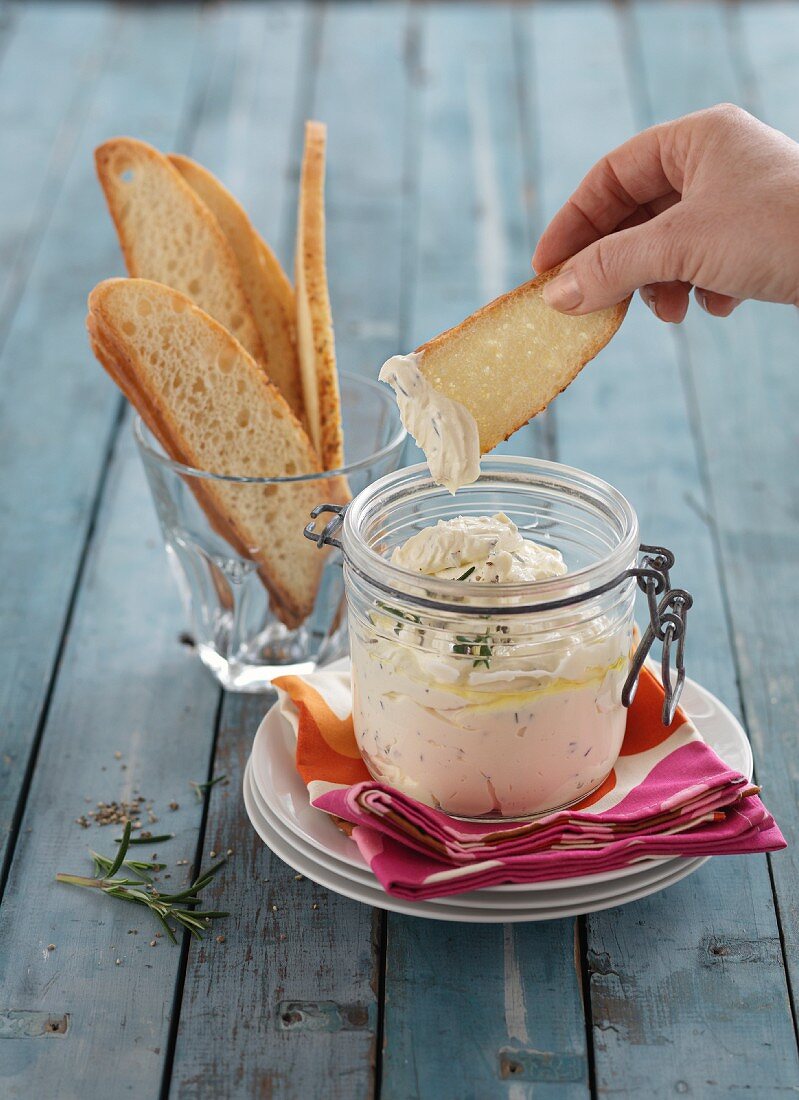 Fetadip mit Röstbrot