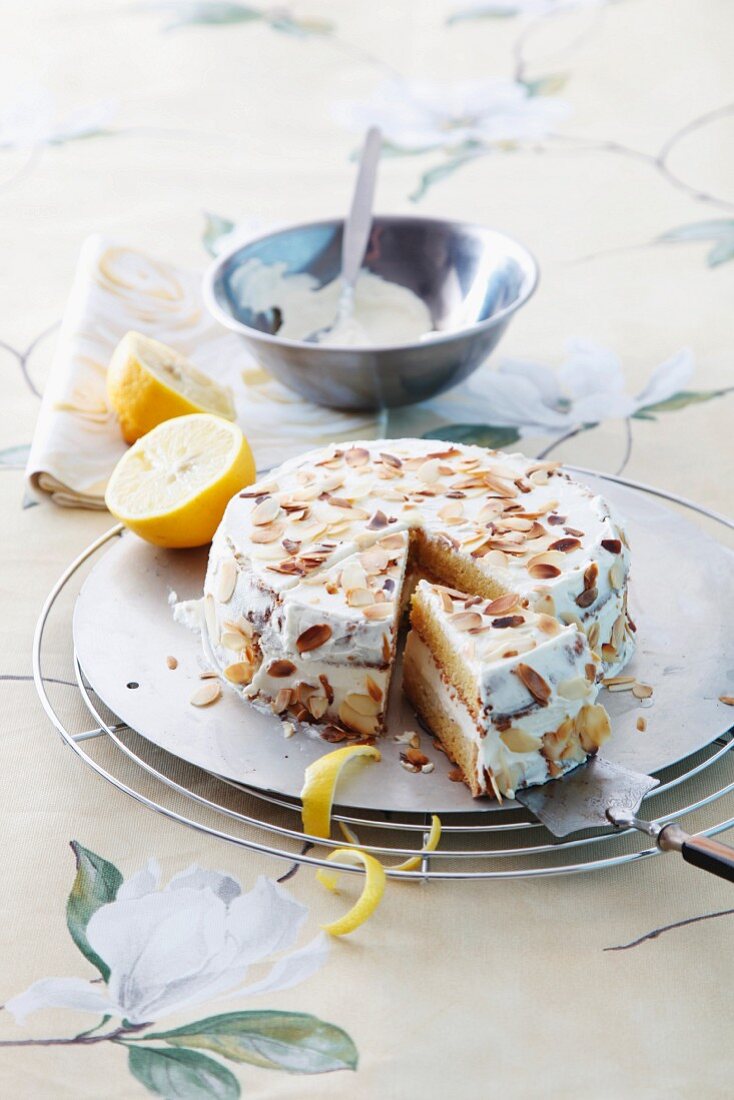 Zitronen-Mascarpone-Torte