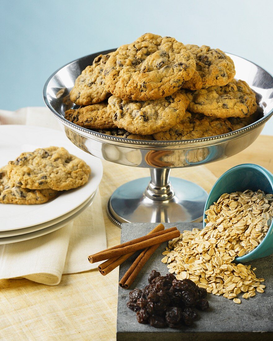 Oat and raisin cookies with ingredients