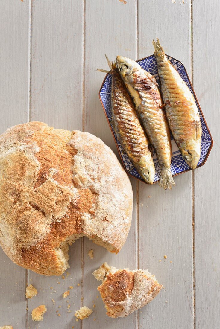 Cornflour bread with smoked sardines (Portugal)