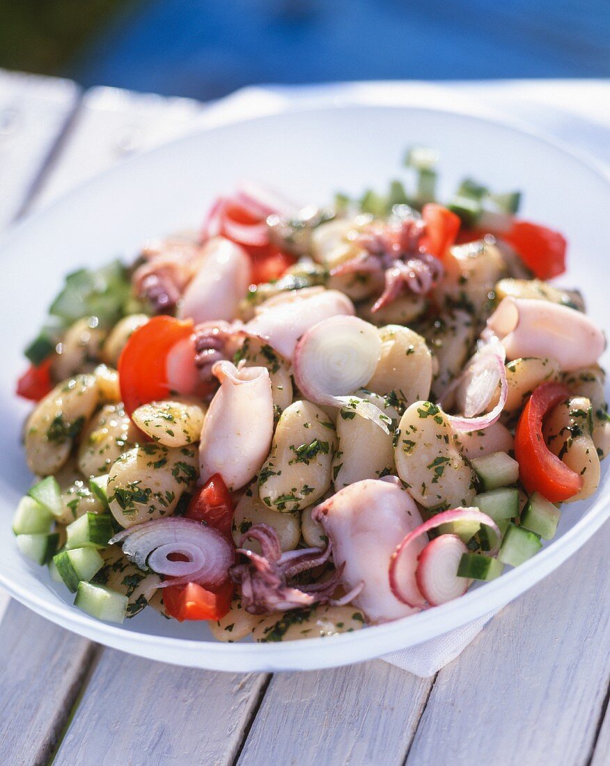 Tintenfischsalat mit weissen Bohnen