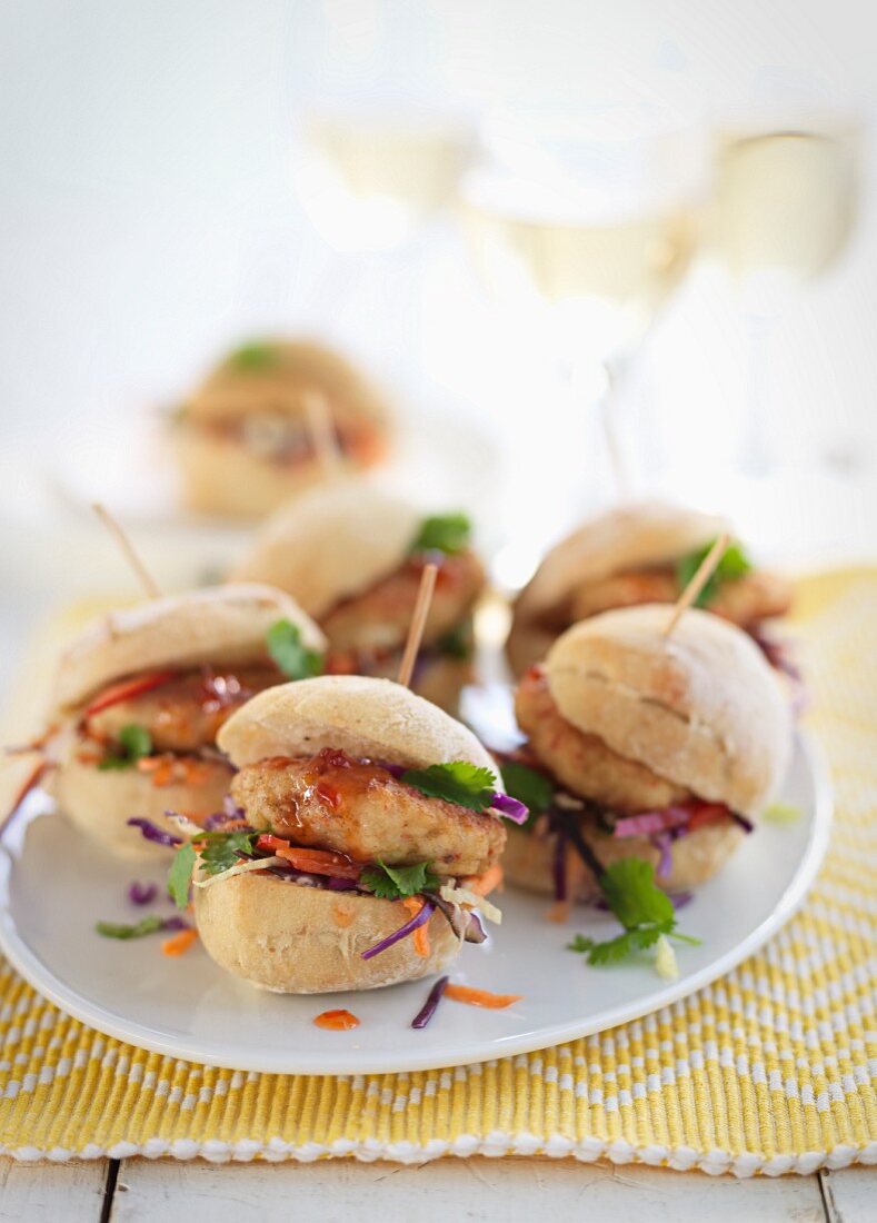 Sliders with fish cakes