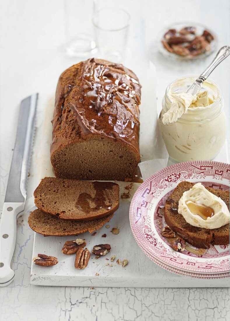 Gingerbread with clotted cream and pecan nuts