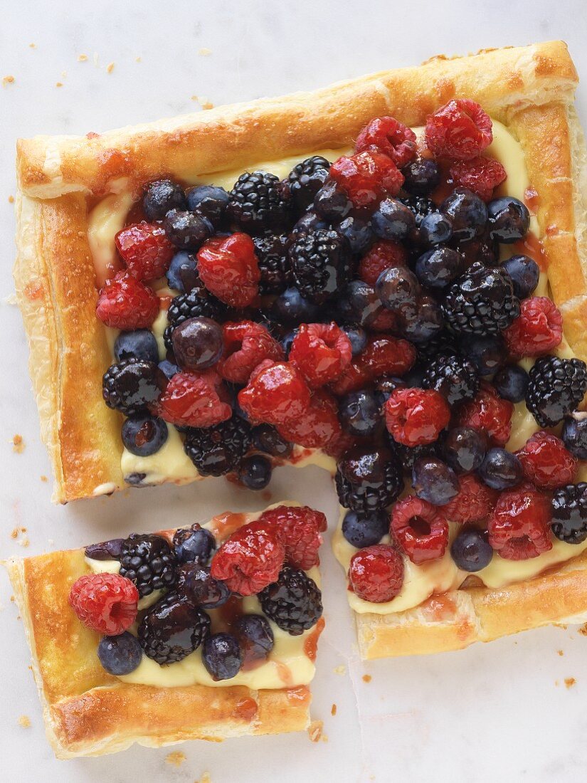 Puff pastry tart with vanilla cream and mixed berries