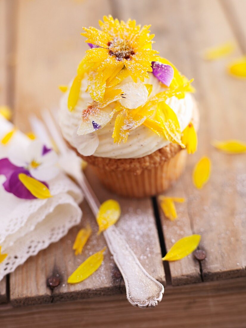 A flower cupcake with quark cream