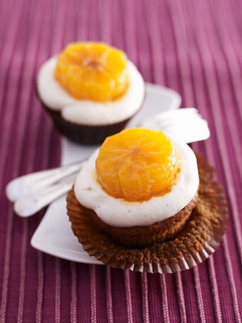 Lebkuchen-Cupcakes mit Zimtcreme und Mandarine