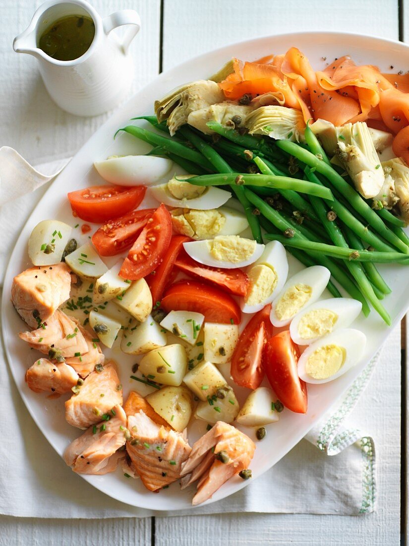 Salad Niçoise with vegetables, salmon and egg