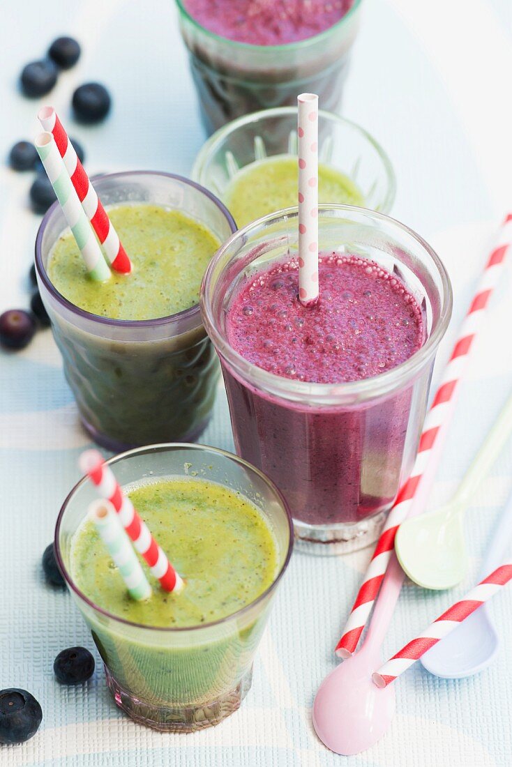 Blueberry and lettuce smoothies